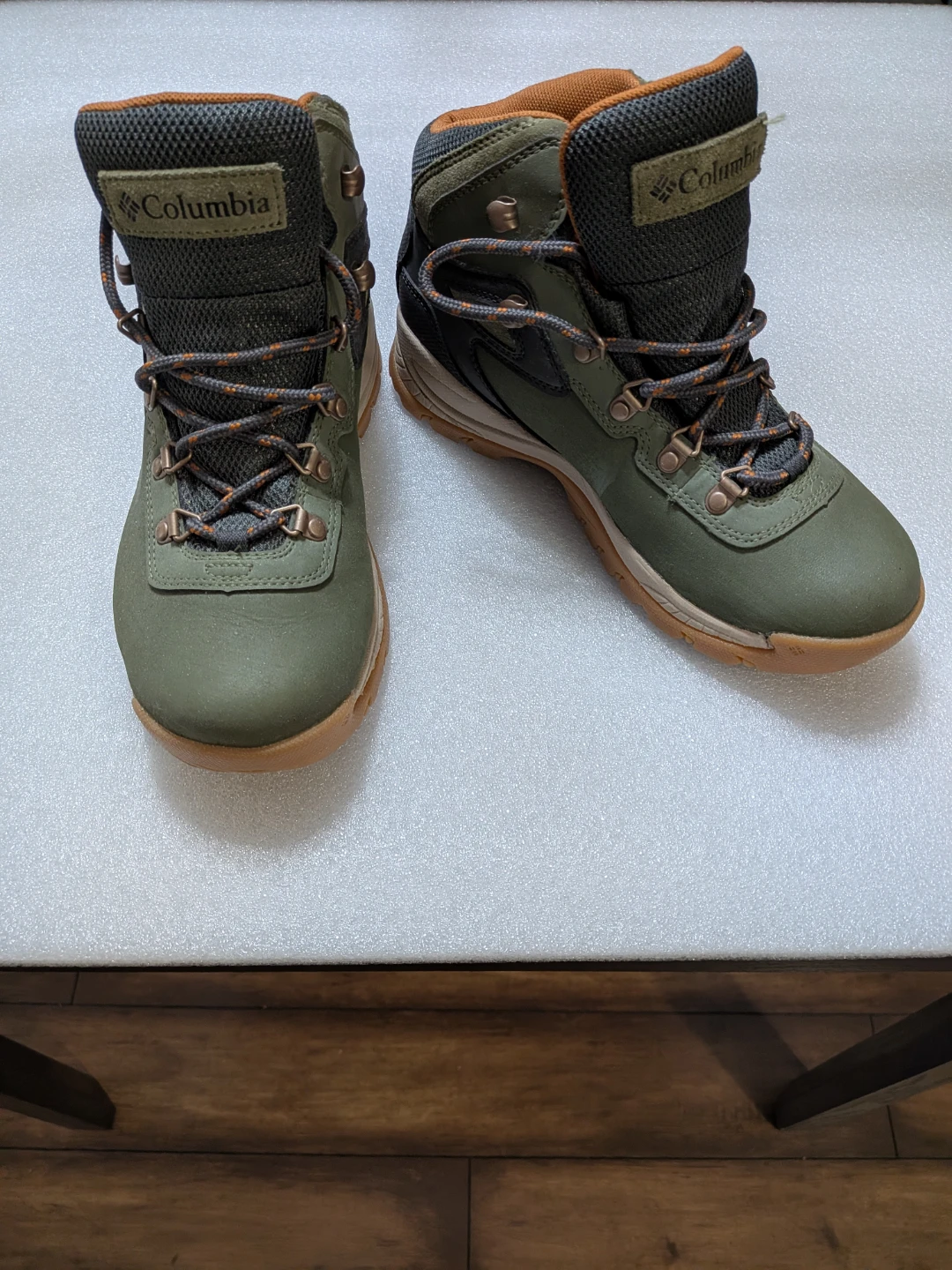 Columbia Women's Hiking Boots Size 8