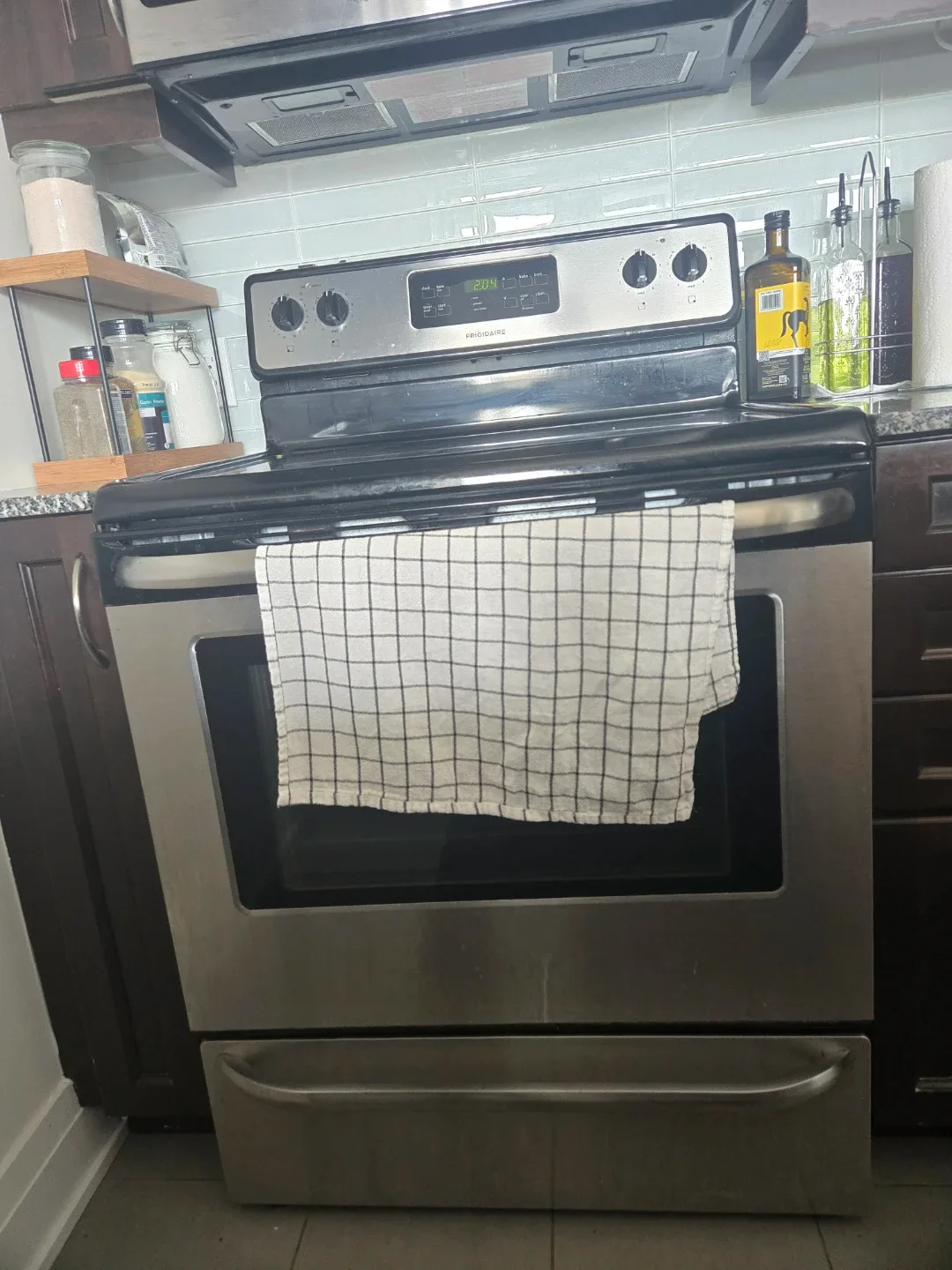 Frigidaire 30 inch Electric Range / Stove