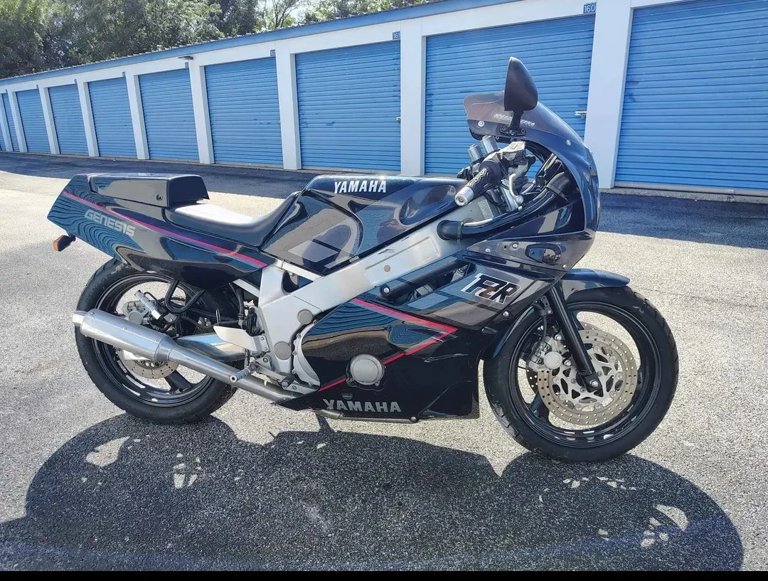 1989 Yamaha FZR600 - photo 2