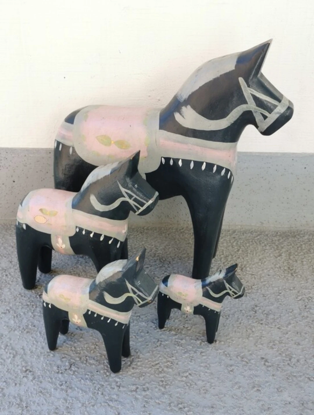 Rare Set of 4 Vintage Hand Carved Wooden Dala Horses - Swedish - photo 5