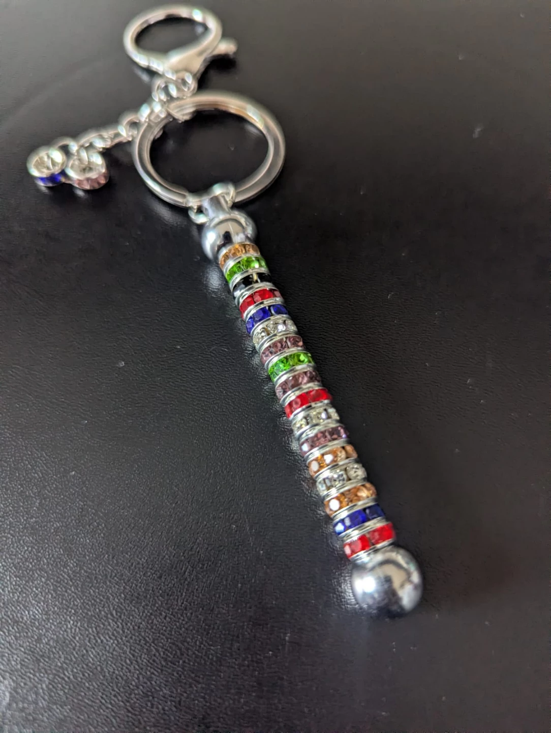 Multicoloured rhinestone keychain🏈 - photo 2