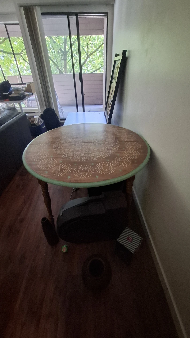 Round Decorative Table with Pedestal Base