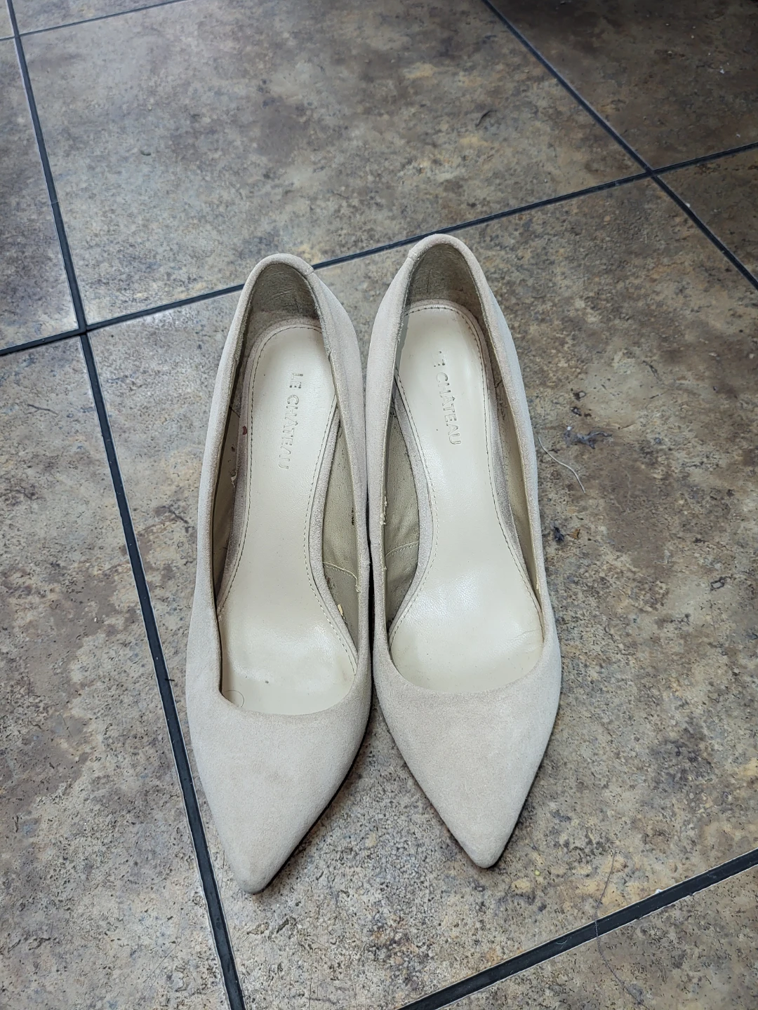 Le Château beige pointed-toe pumps 7us