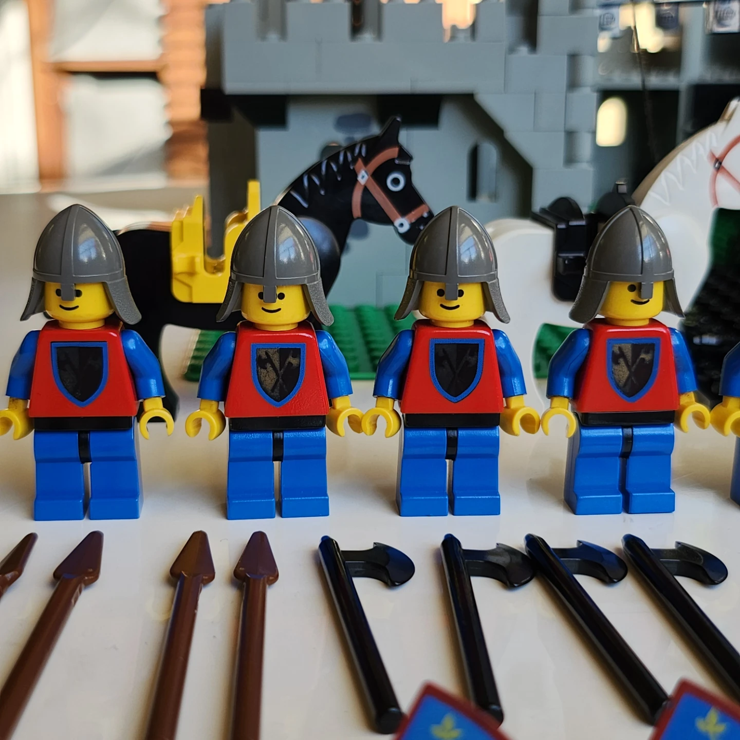 Vintage LEGO 6080 King's Castle 100% Complete - photo 5