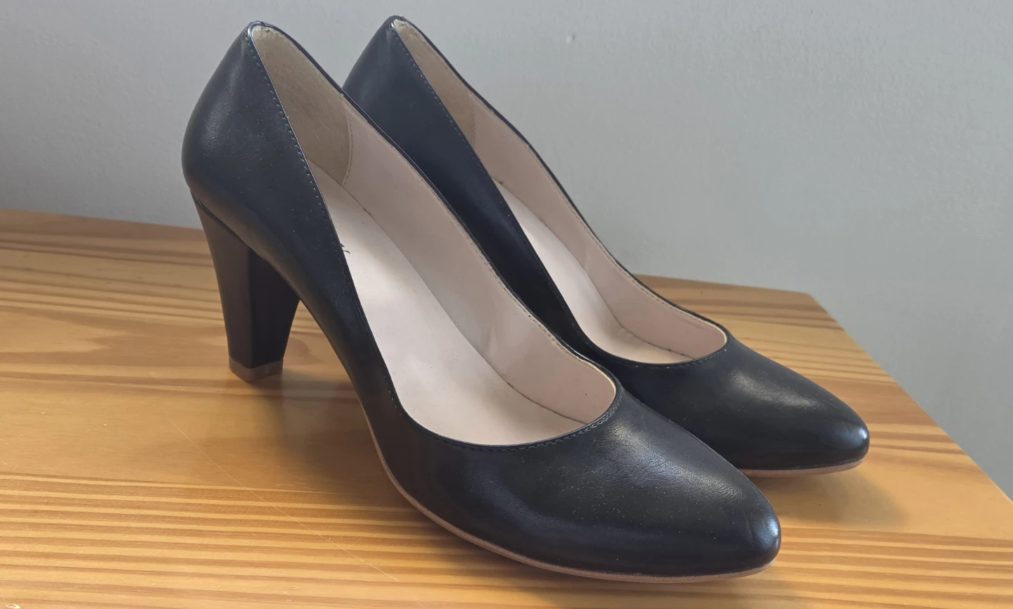 Italian Leather Shoes/ heels Size 9 | 40