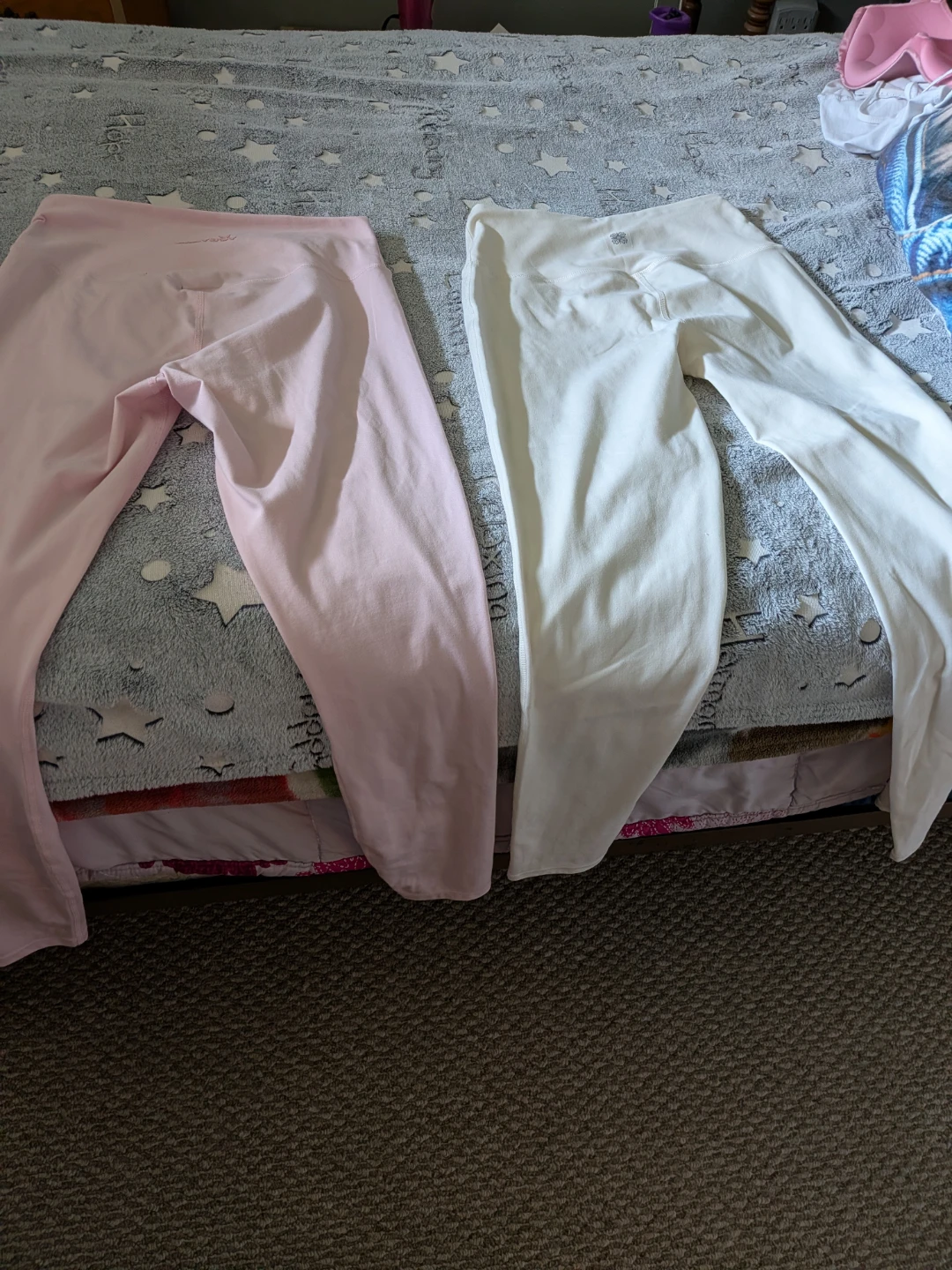 Two pairs of leggings, size Medium - photo 2