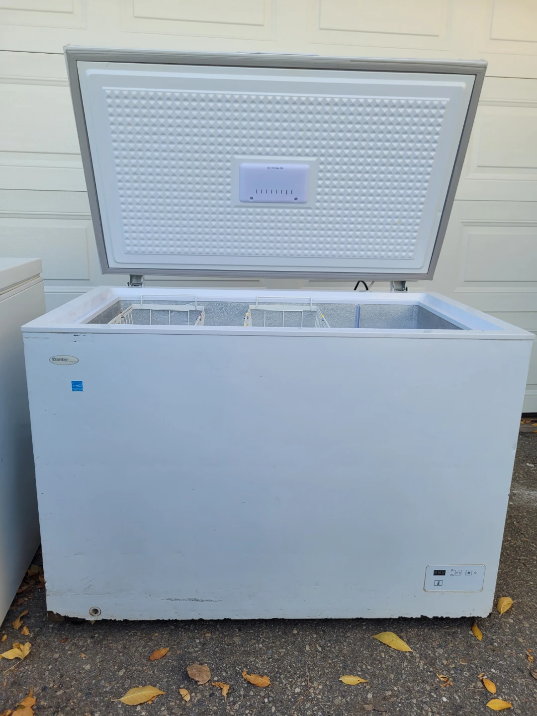 Large Danby Chest Freezer 11cuft - photo 2