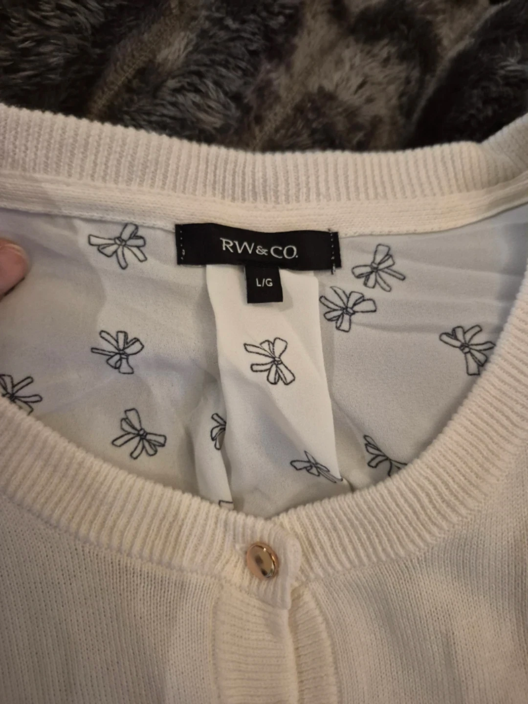 RW&Co. cream cardigan with bow print - photo 3