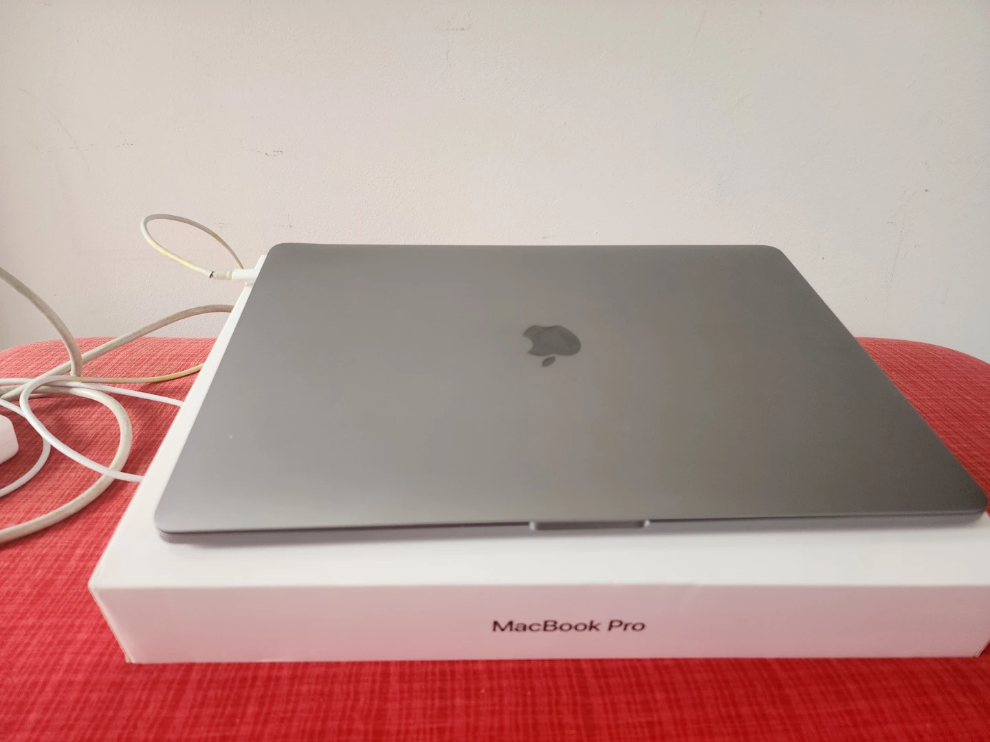 Apple MacBook Pro 2018 - photo 2