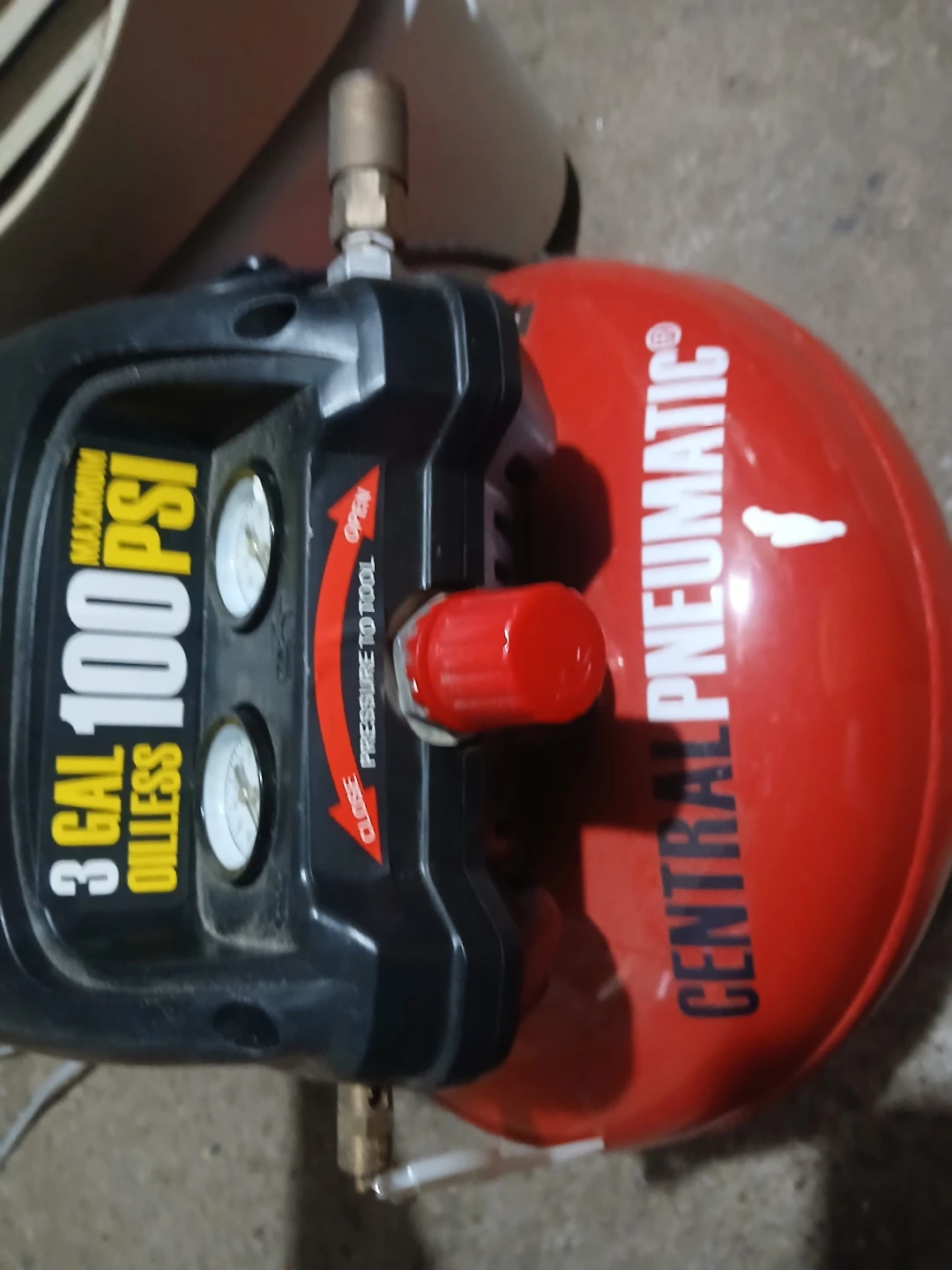 Central Pneumatic 3 Gallon Oilless Air Compressor - photo 4
