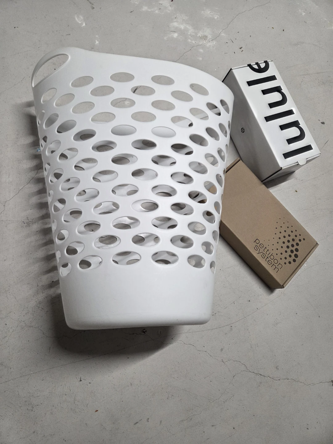 Lululemon White Laundry Hamper - photo 3