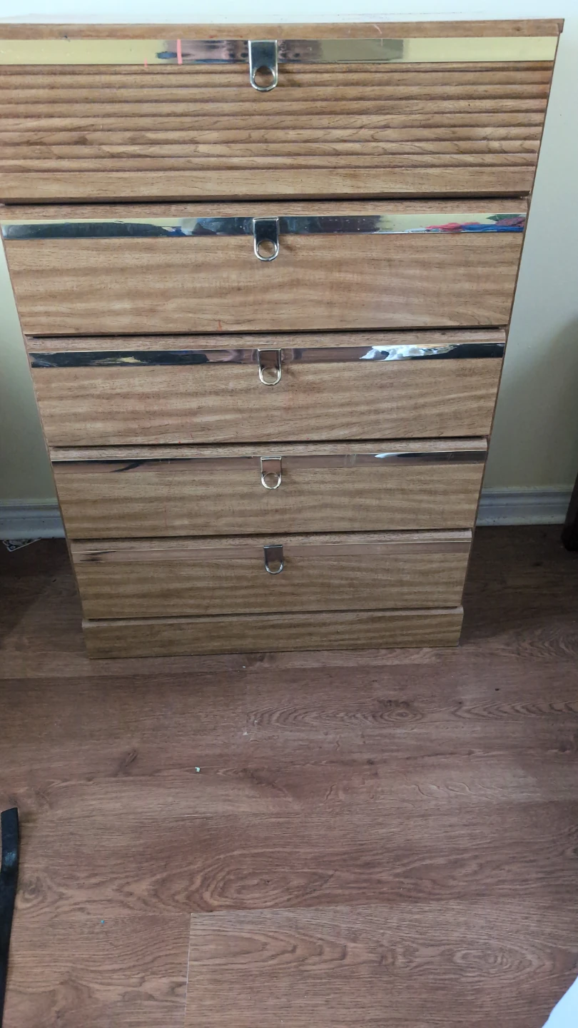 Five-drawer wooden chest of drawers (negotiable)