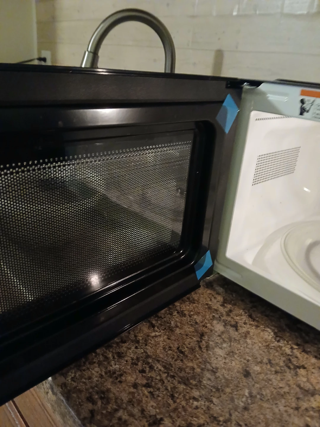 Hamilton Beach 900 Watt Microwave  (like new) - photo 4