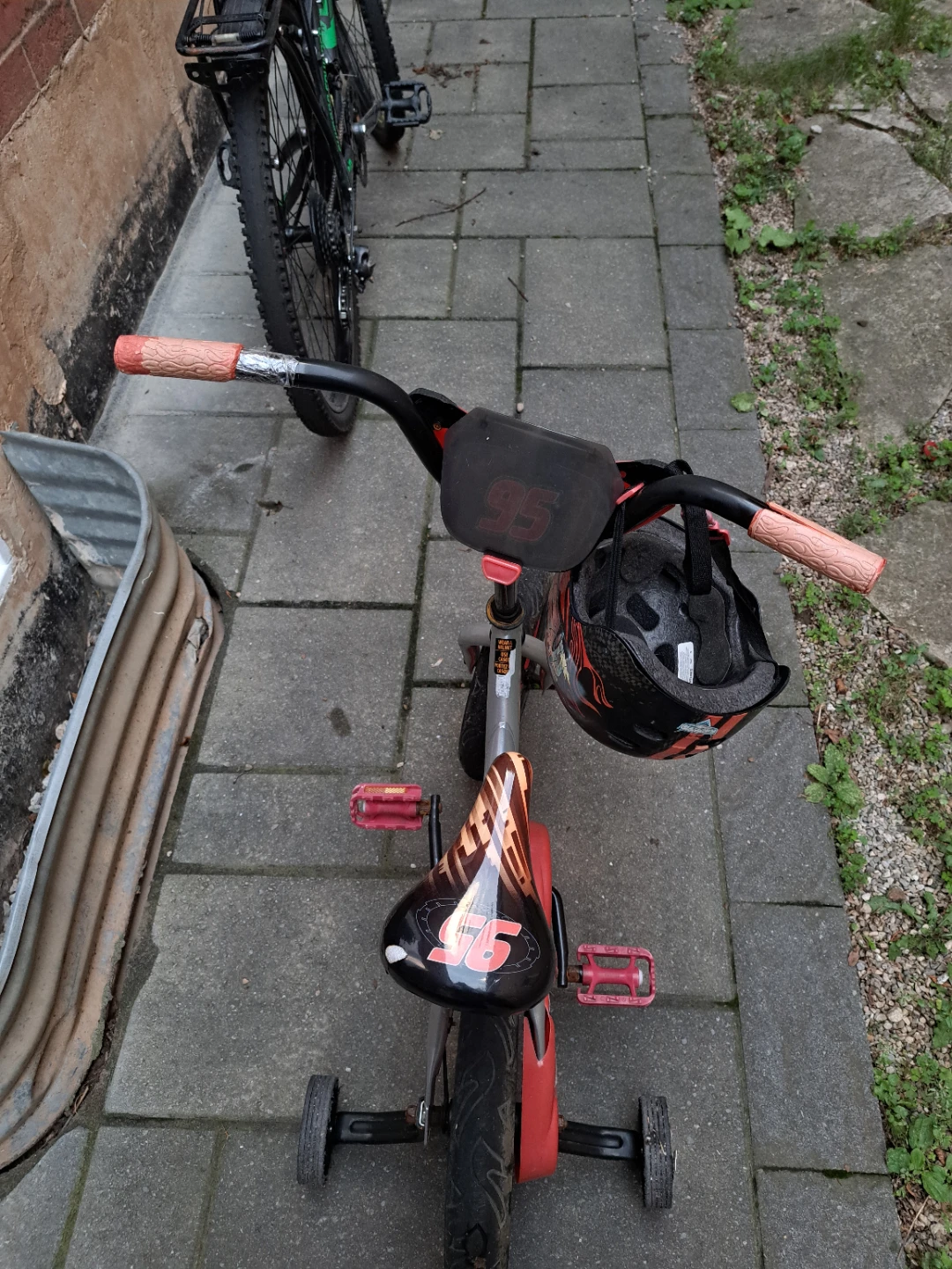 Lighting McQueen Kids Tricycle with Helmet - photo 3