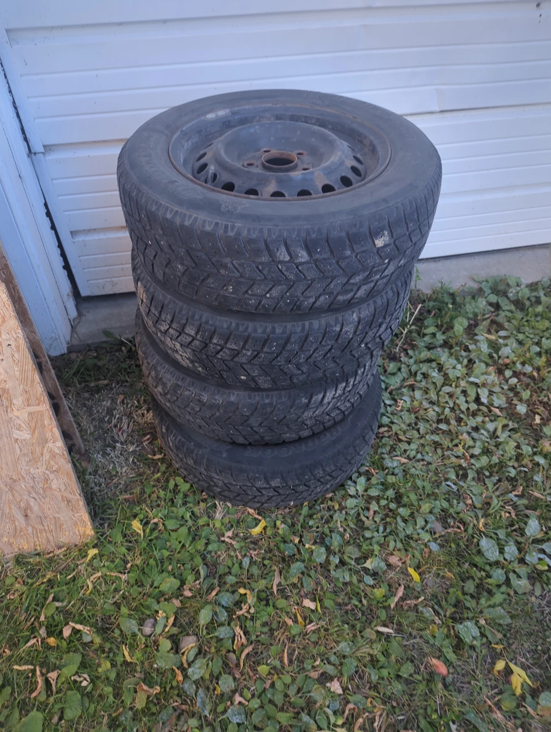 4 Hankook i-Pike Winter Tires on Steel Rims