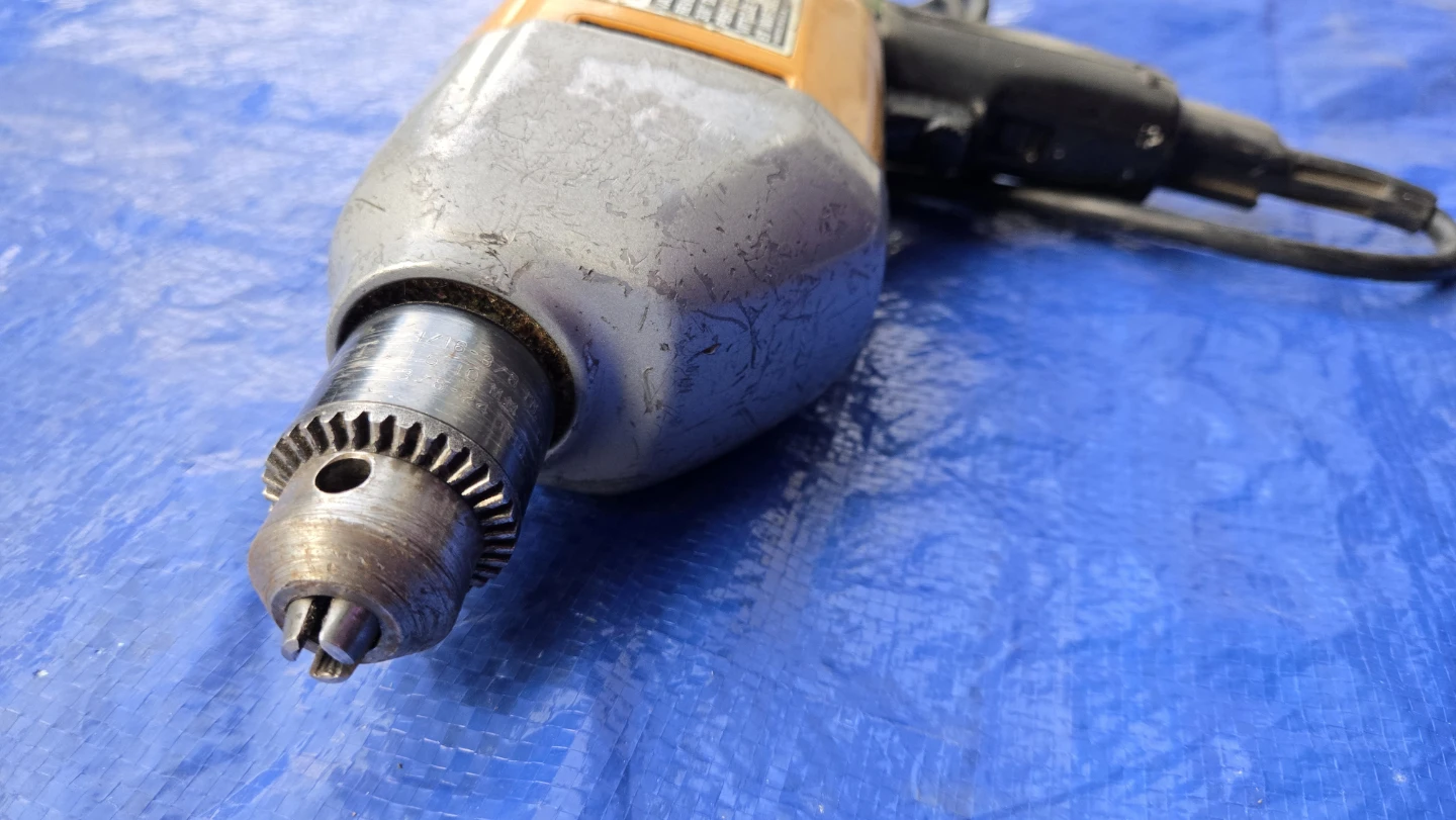 Black & Decker 3/8" Variable Speed Reversing Drill - photo 4