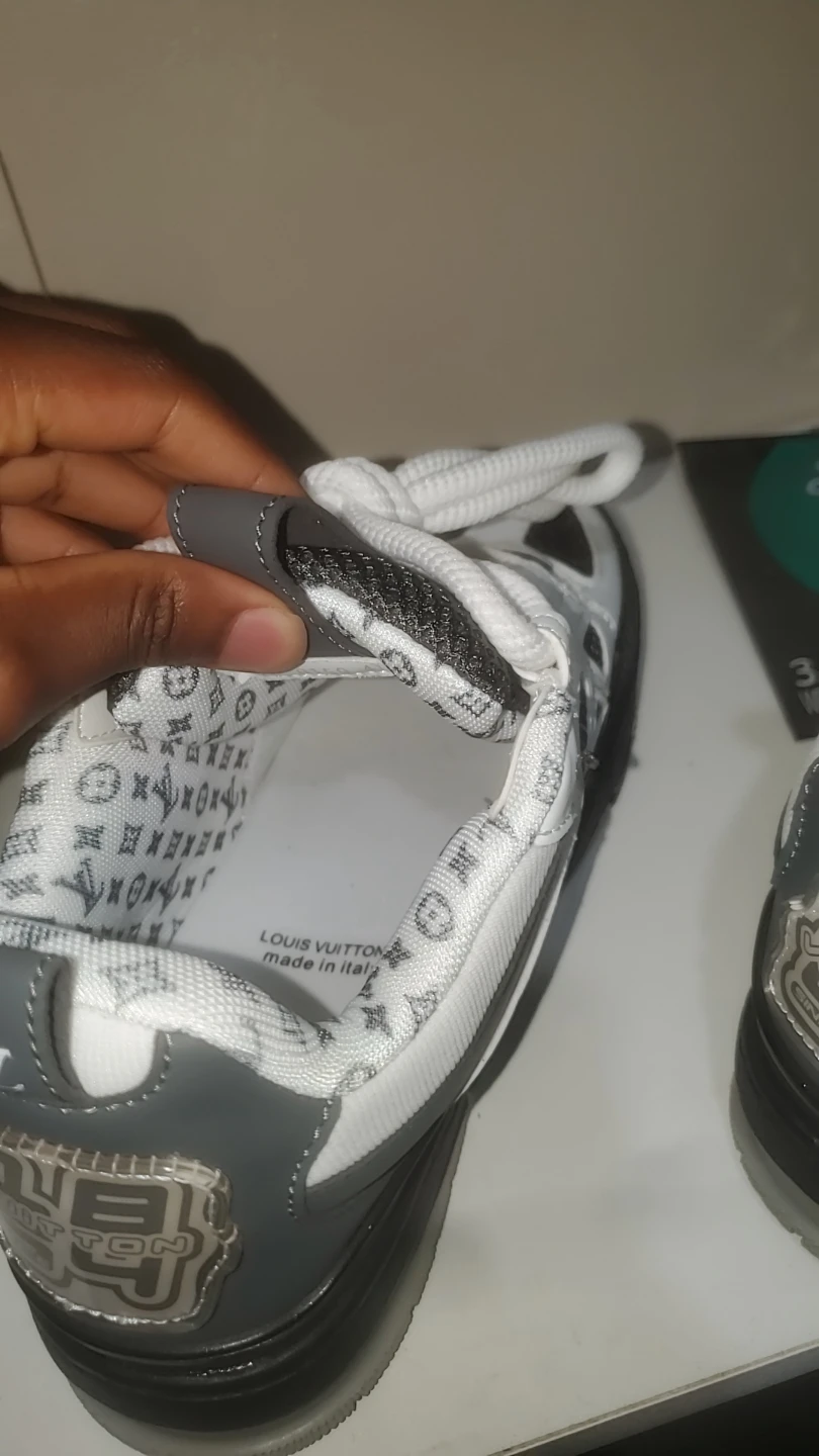 (Reps) Louis Vuitton Skate Sneakers (DOESNT HAVE SHOE BOX) - photo 5