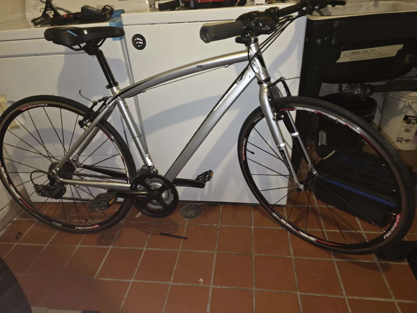 Devinci Silver Hybrid Bicycle - photo 2
