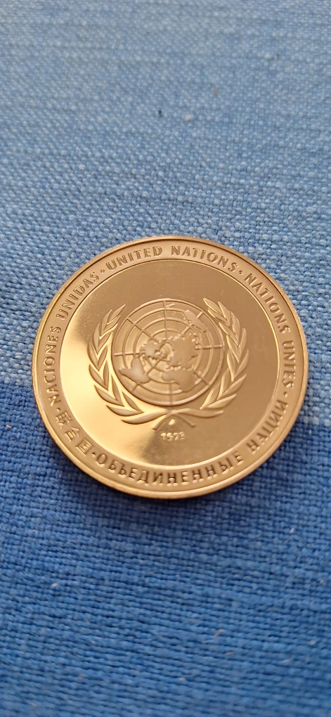 1973 United Nations Peace Commemorative Token - photo 2