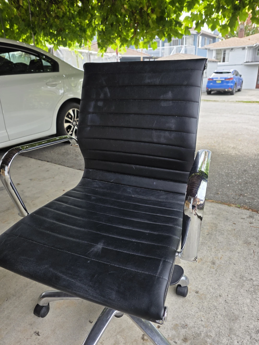 Black ribbed office chair - photo 3