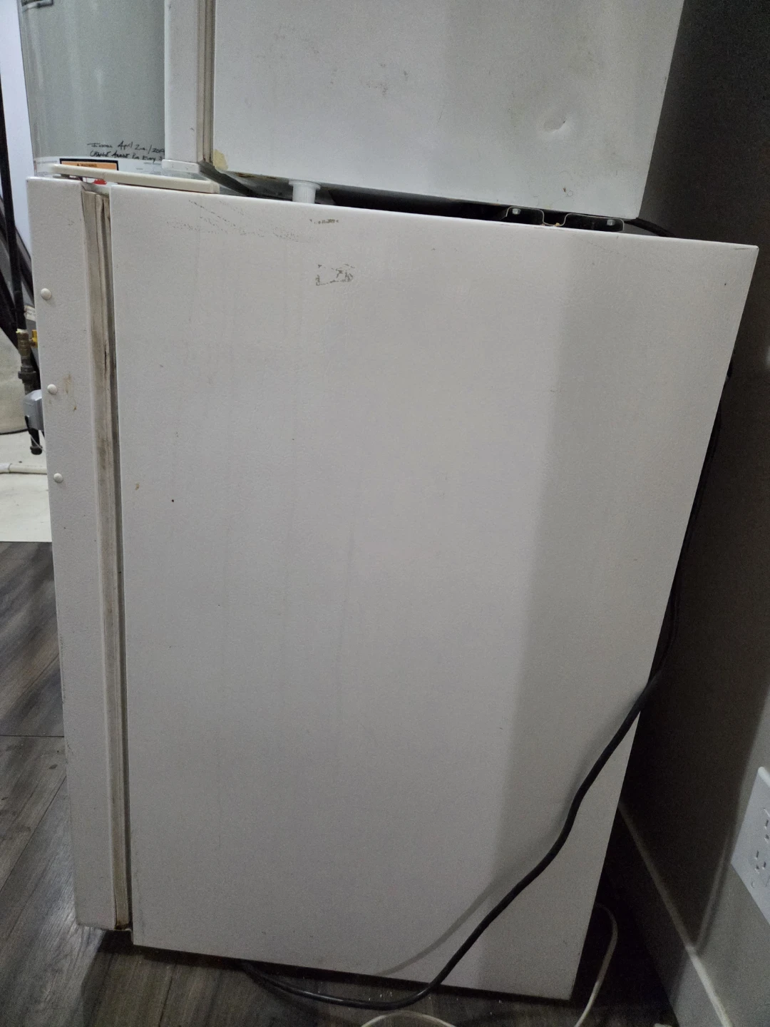Wood's Compact Refrigerator - photo 2