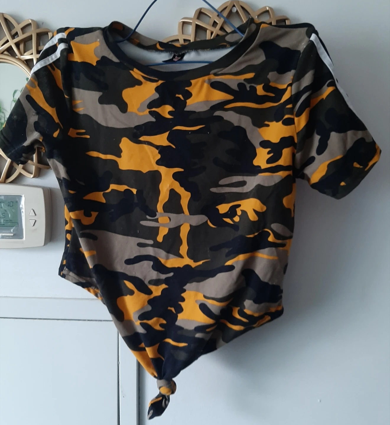Camouflage Cropped T-Shirt with White Stripes - photo 2