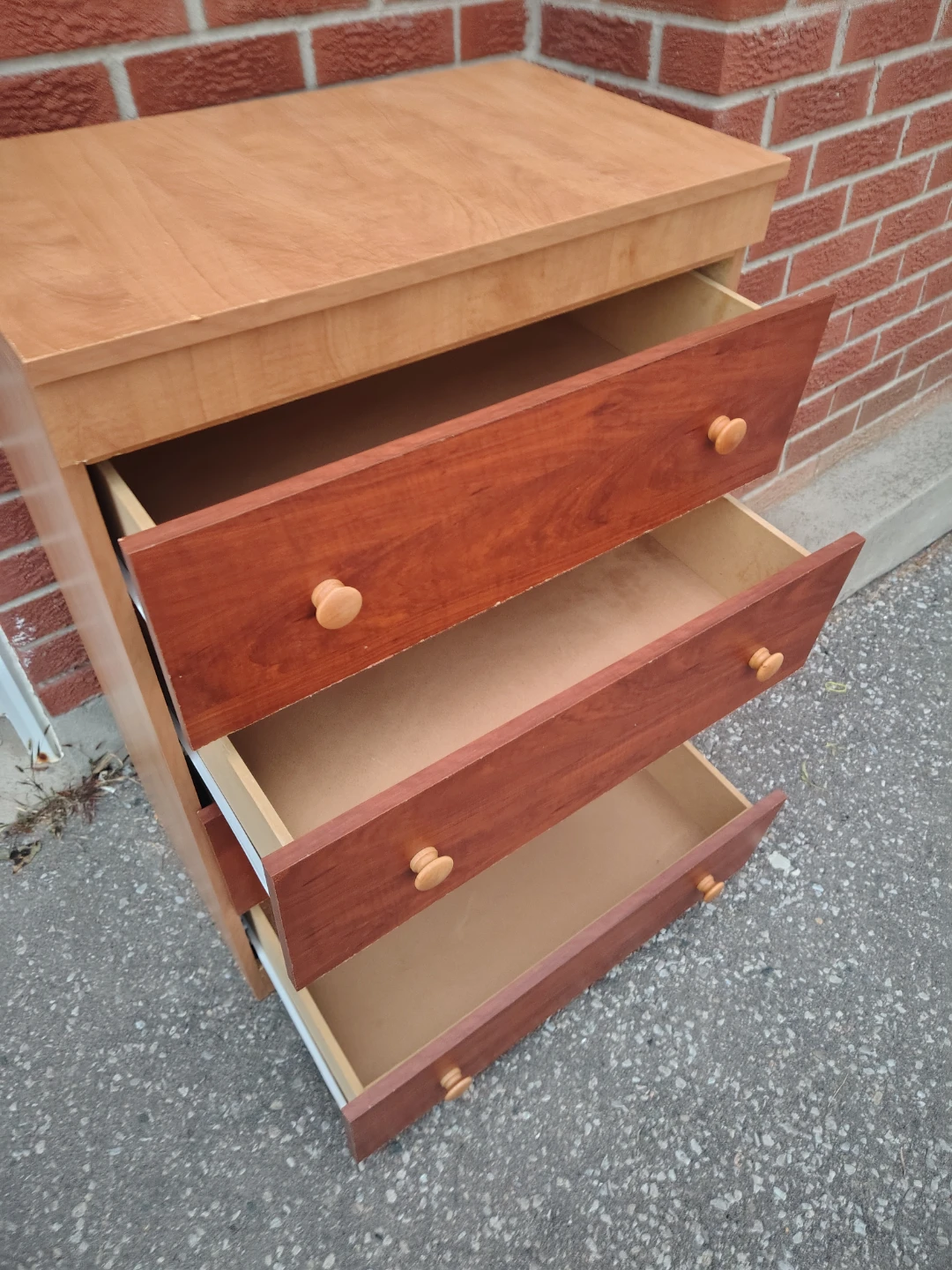 Four-drawer dresser with wooden knobs - photo 3