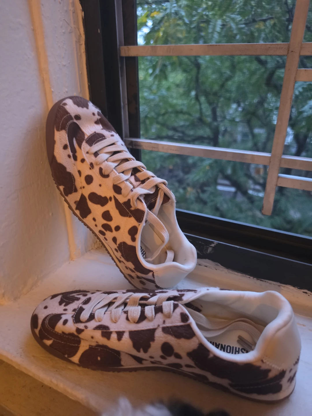 Cushionaire Techno Cow Print Sneakers Size 9M - photo 3