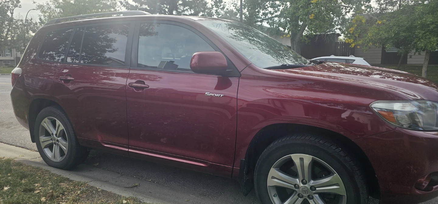 Red Toyota Highlander Sport V6 AWD SUV - photo 2