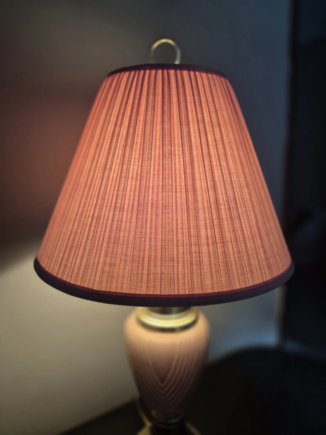 Vintage Mauve Pink Lamp With Gold Accents - photo 3