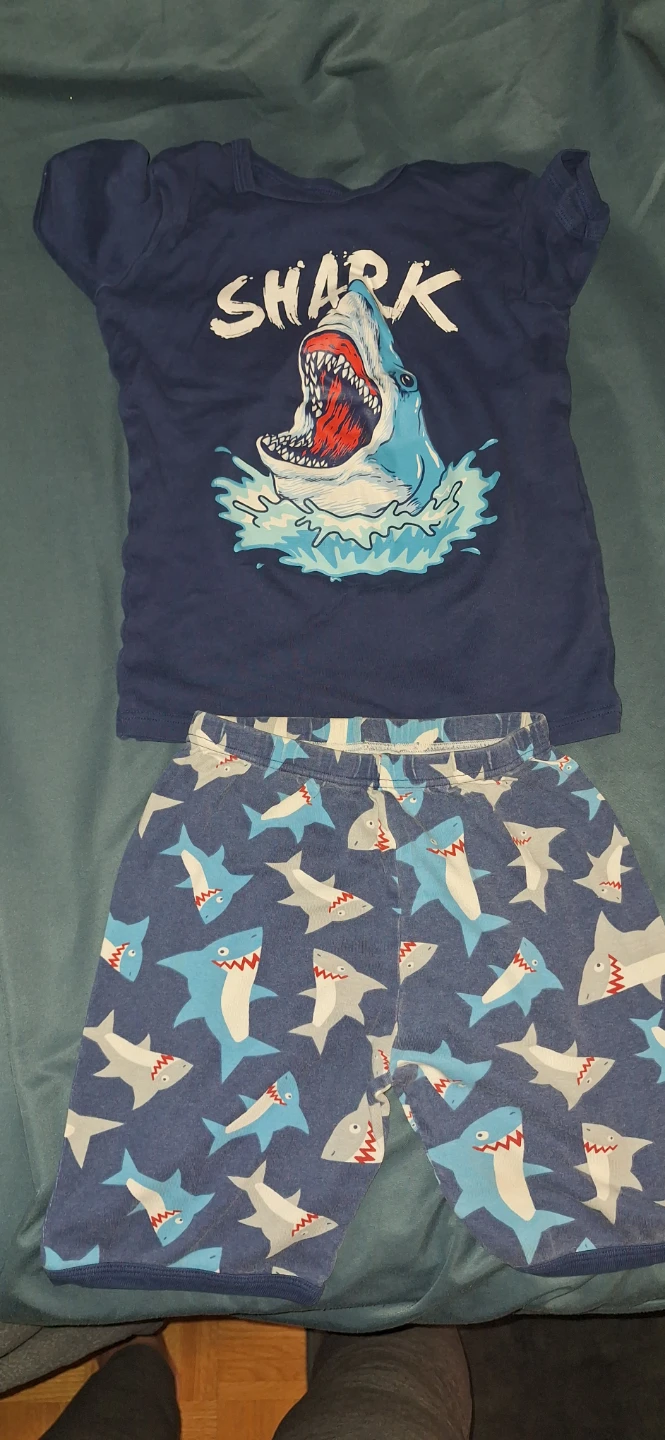 Shark Print Pyjama Set Ages 5-7🏈