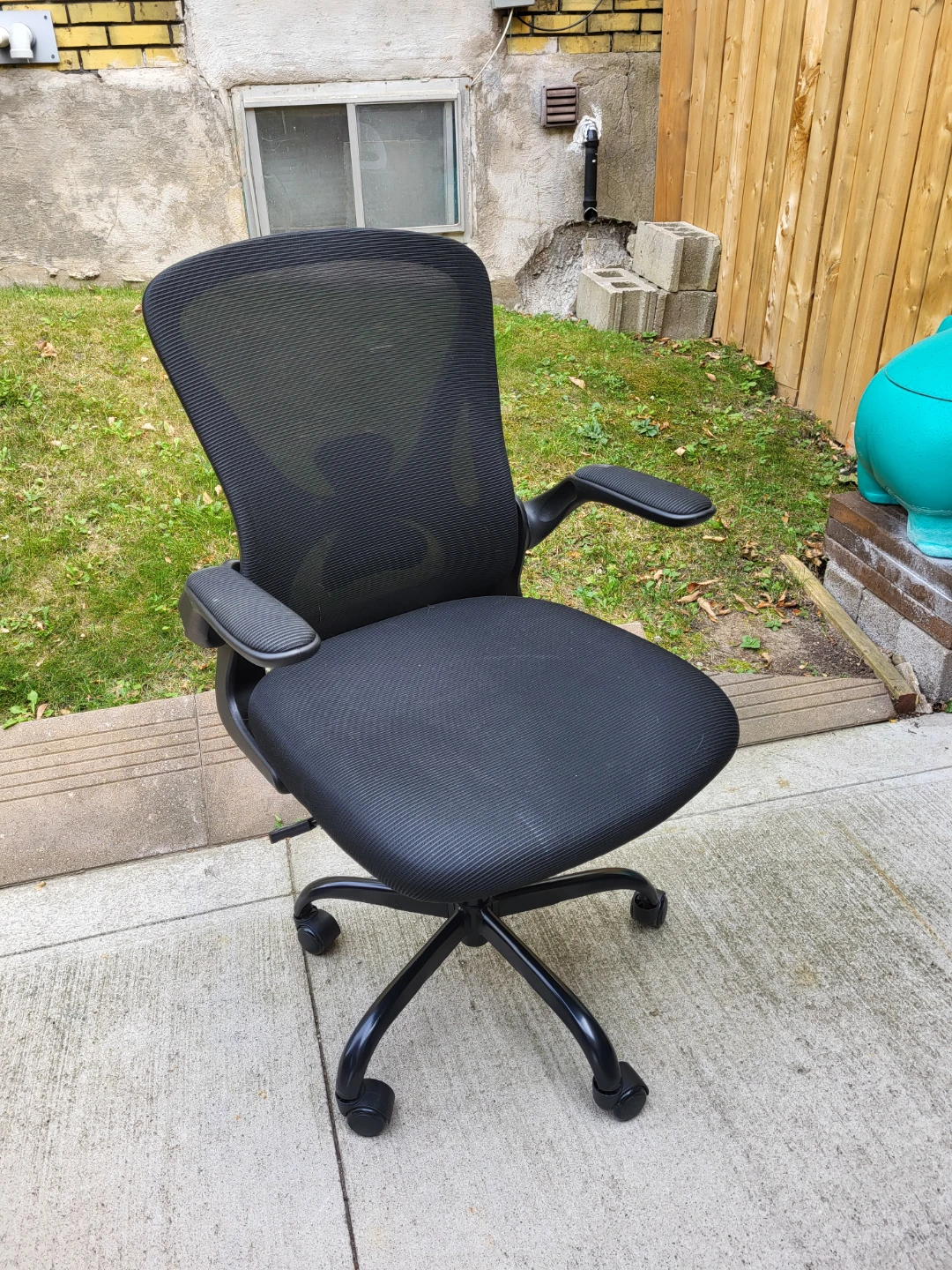 Black mesh office chair, like new!