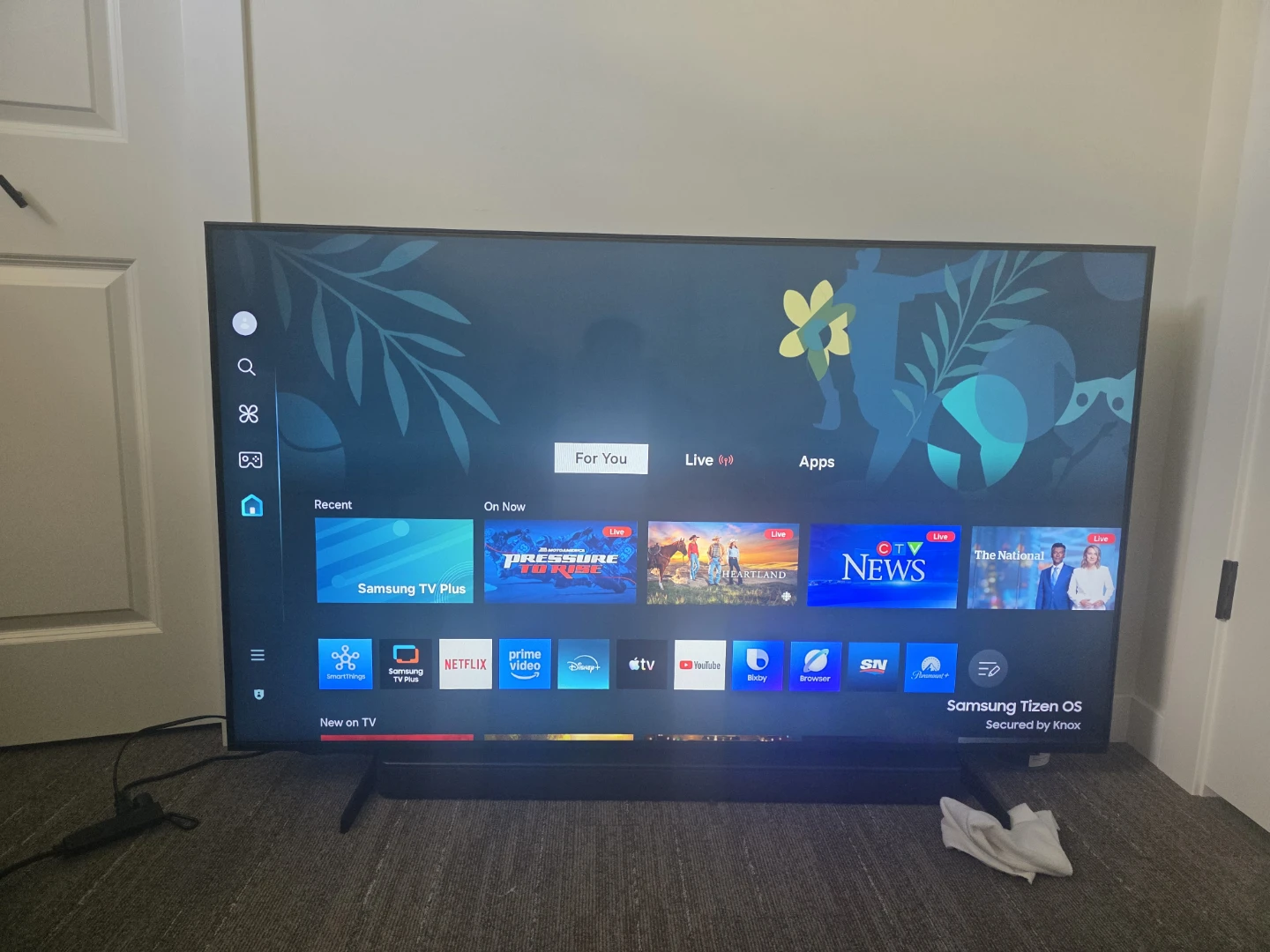 Samsung 60-inch Crystal UHD 4K Smart TV - photo 2