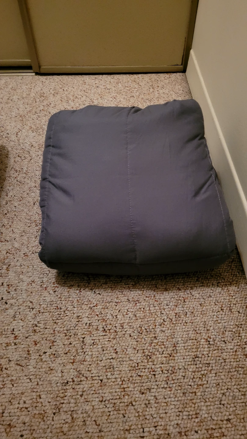 Two weighted blankets and 2 queen duvet covers - photo 3