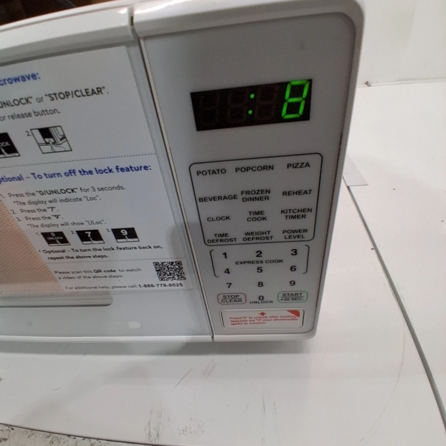 NEW- Mainstays Microwave 700W - photo 4