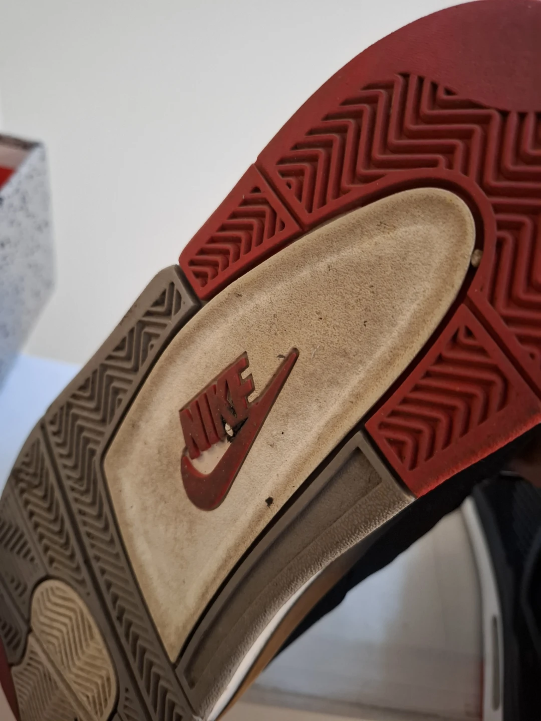 Nike Air Jordan 4 Retro Bred - photo 2