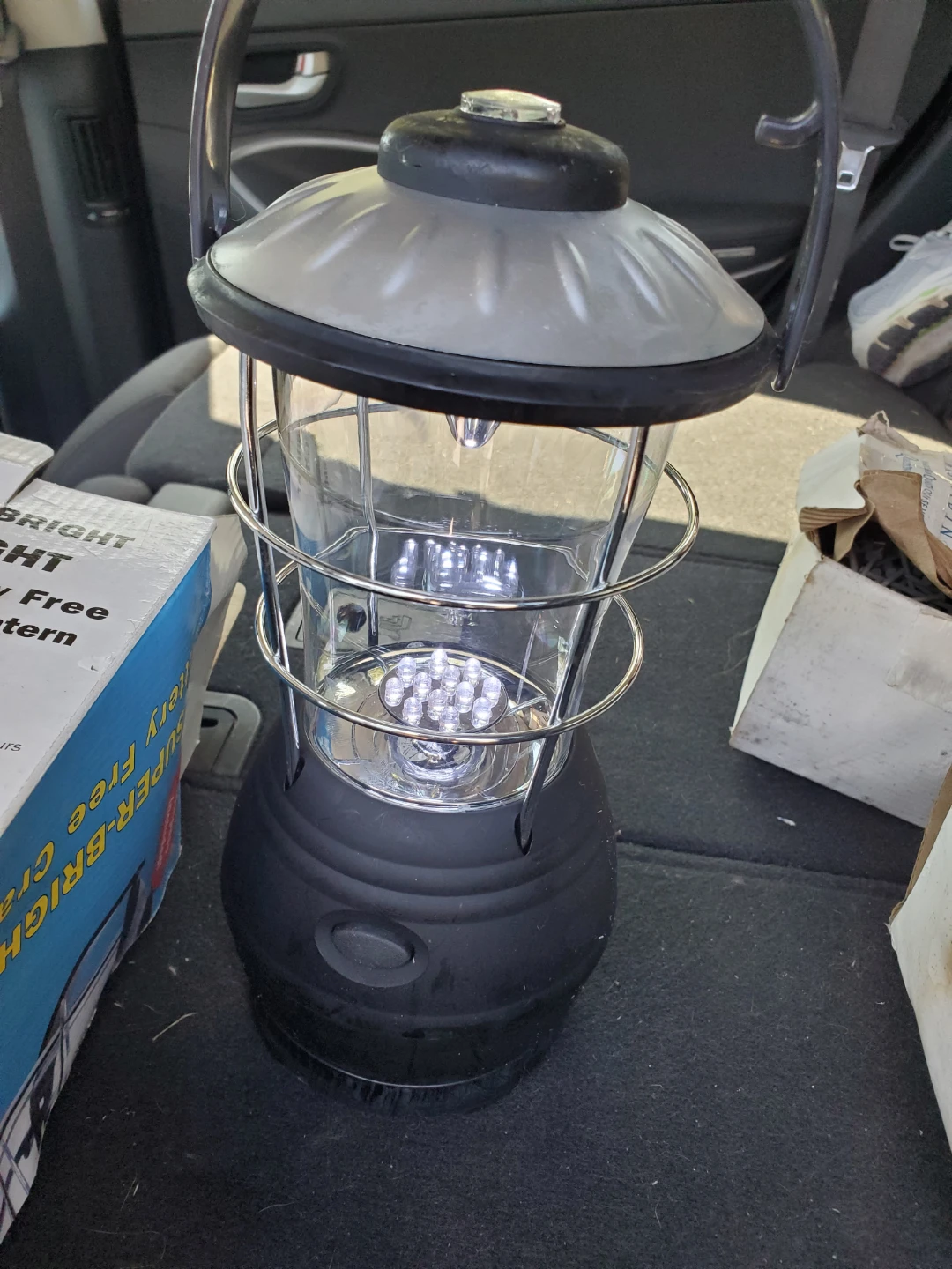 12 Super-Bright LED Crank Lantern🏈