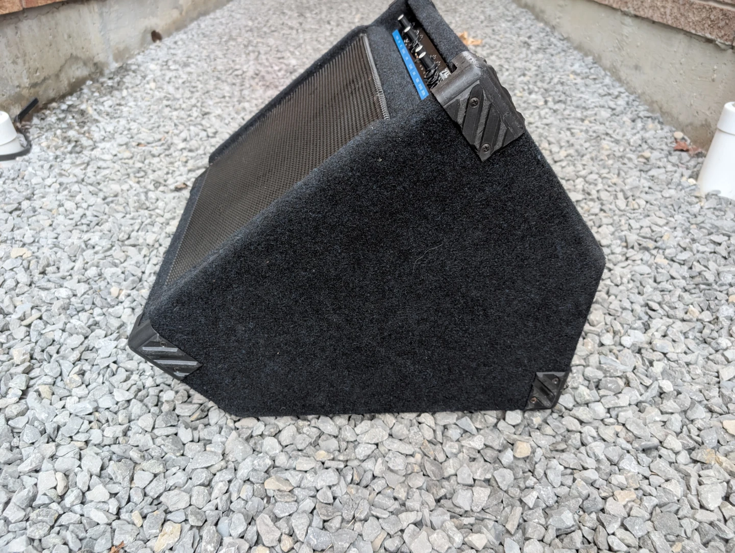 VGUC - Yorkville  Sounds 100W / 100KW Powered Wedge Monitor - photo 3