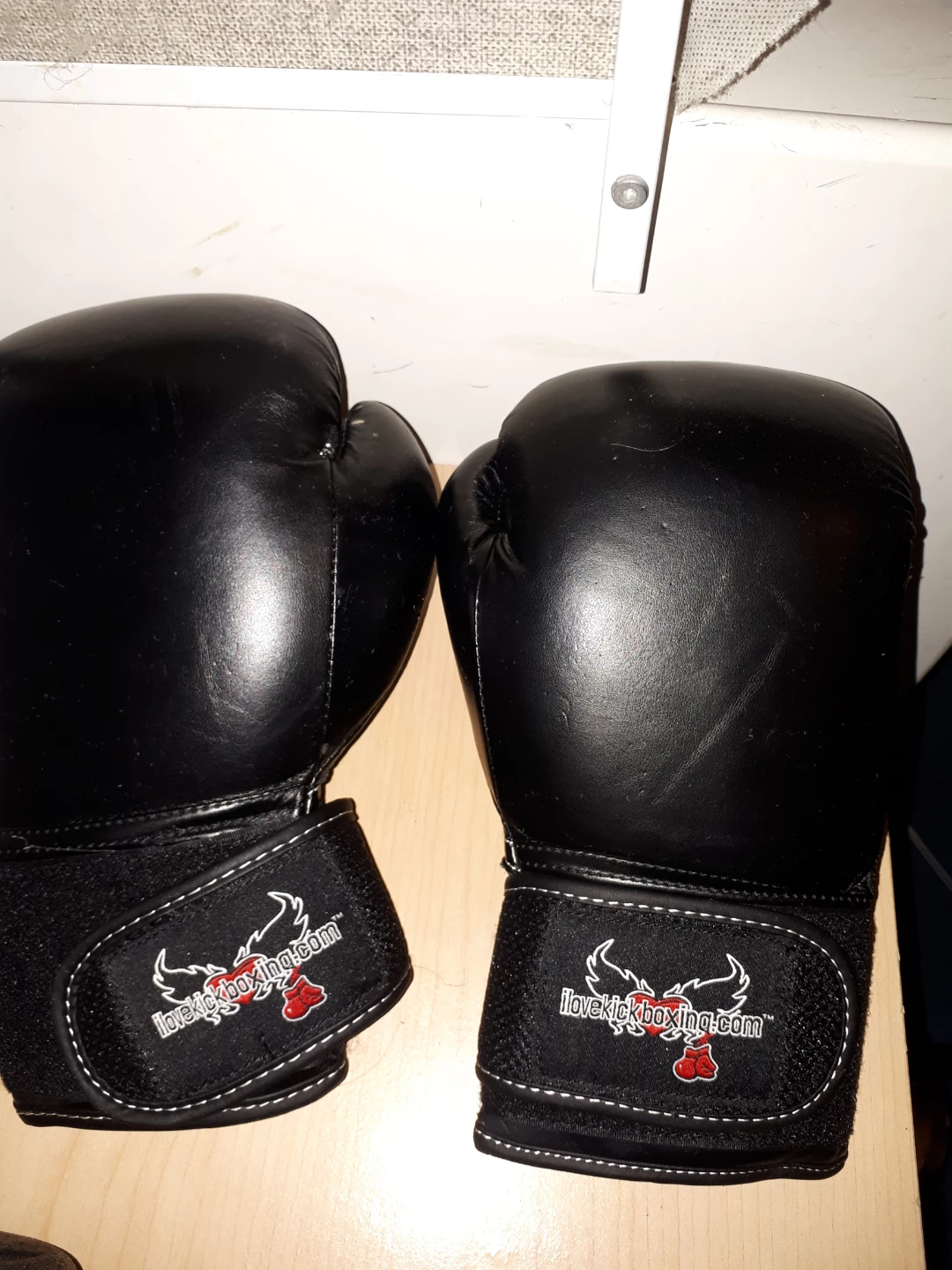 Century ilovekickboxing.com Boxing Gloves