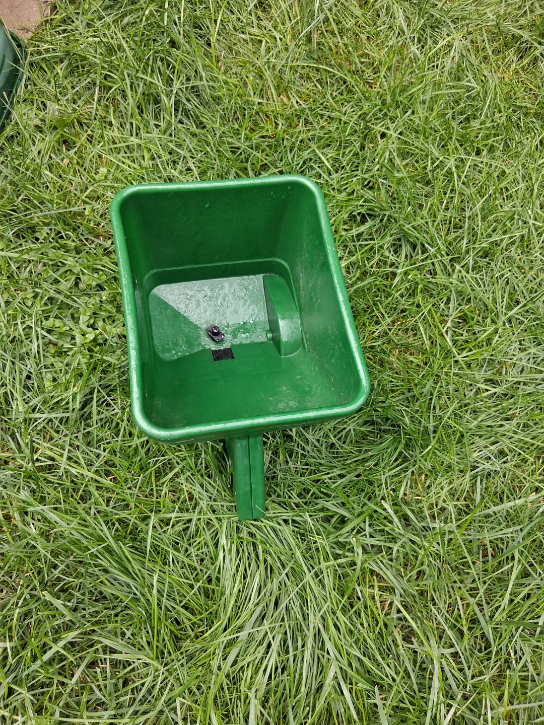 Scotts Easy Hand-Held Spreader - photo 3