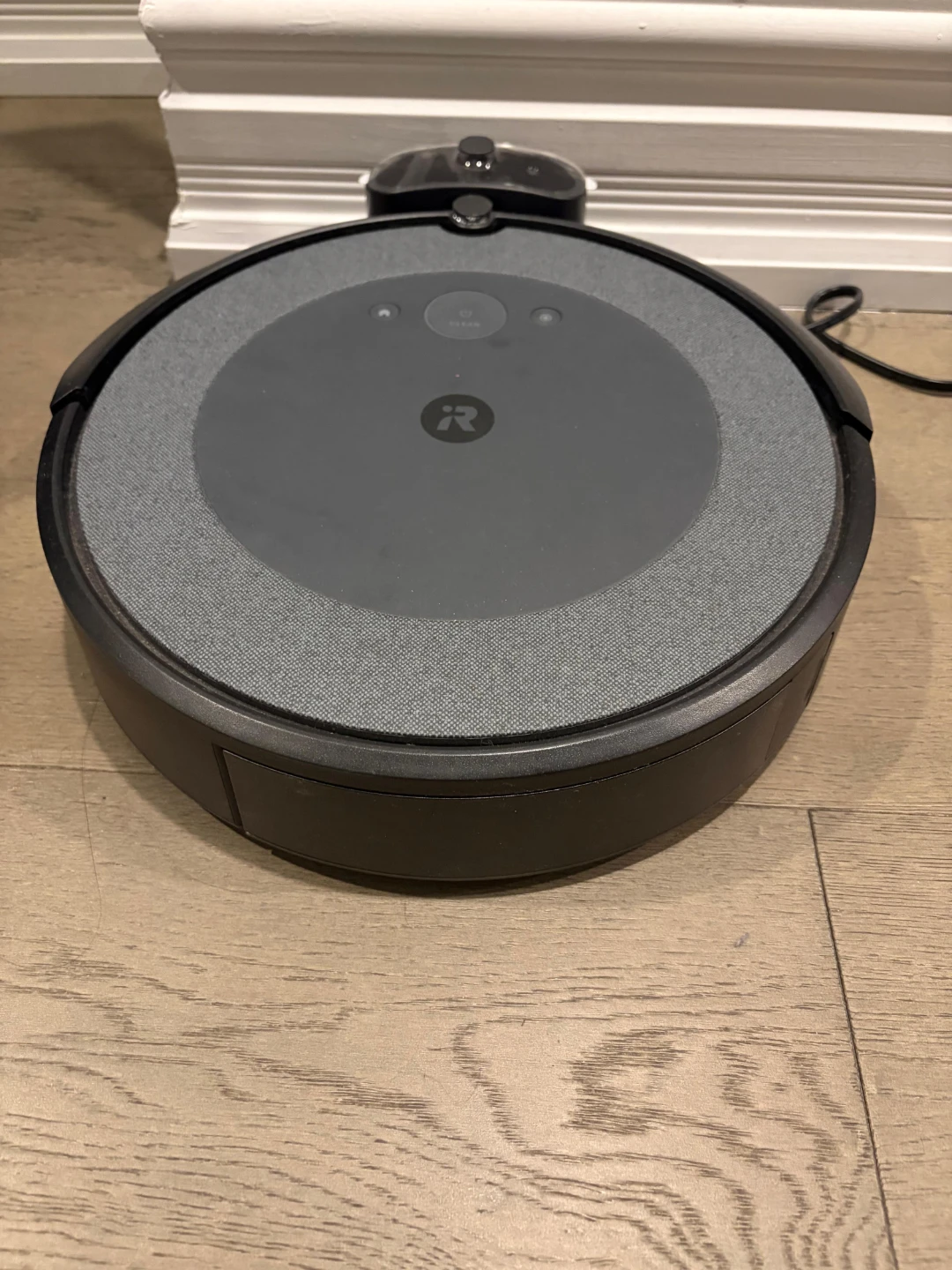 iRobot Roomba Robot Vacuum and Mop i5