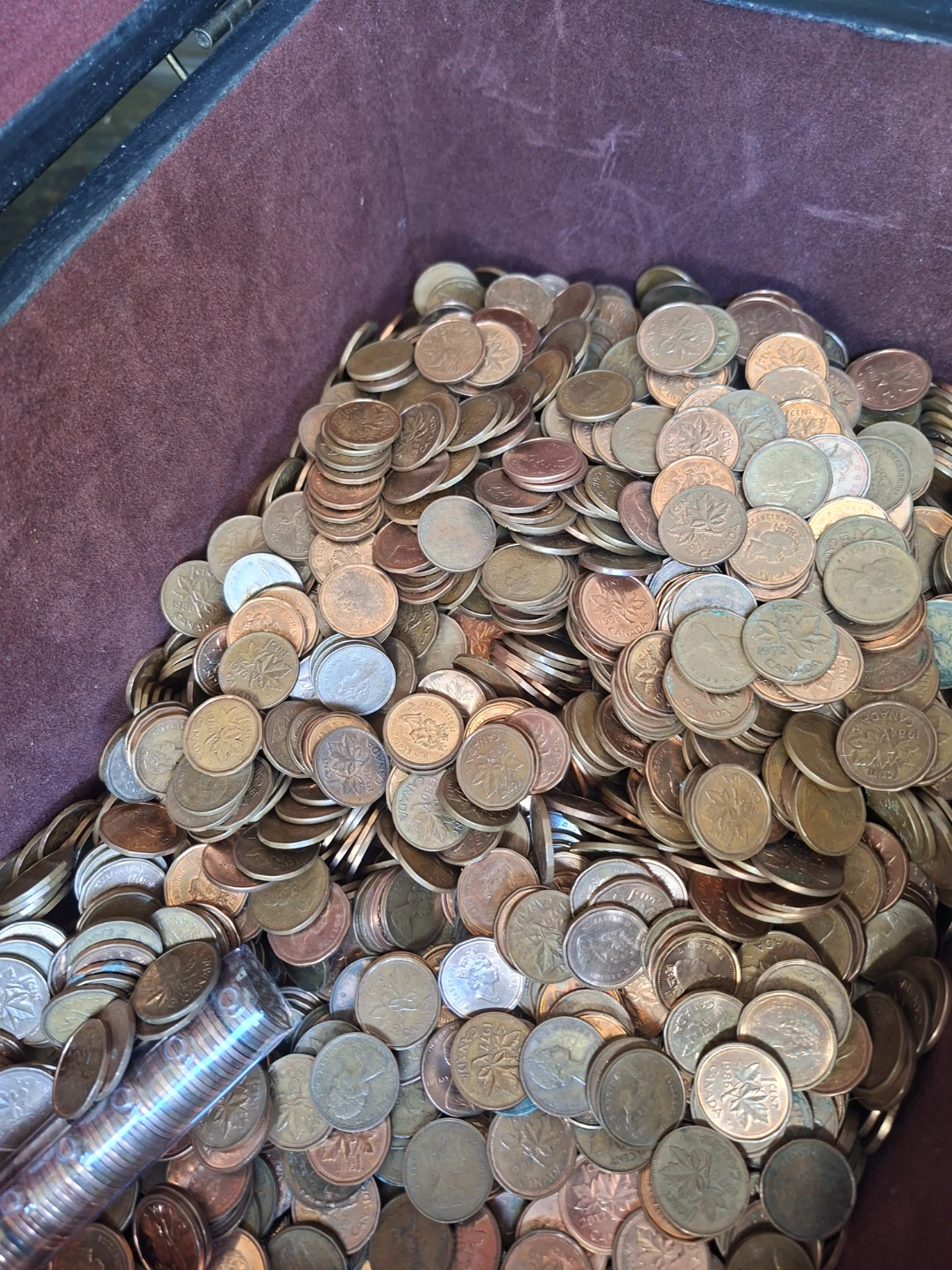 21 Lbs of Pennies in Wood Treasure Chest - photo 4
