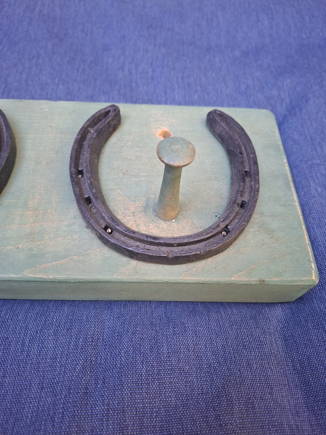Rustic Horseshoe Wall Hook Rack - photo 2