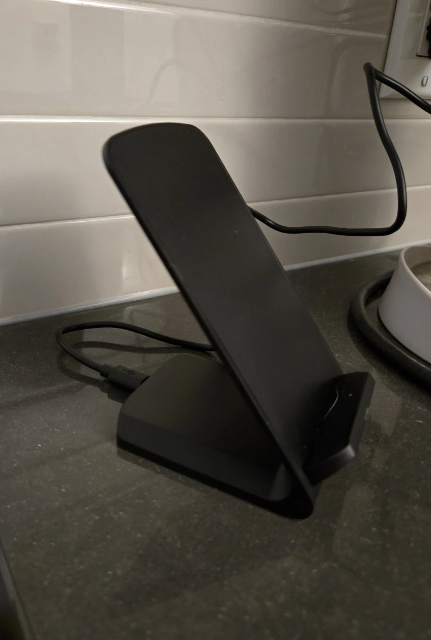 Wireless Charging Stand 🏈 - photo 2