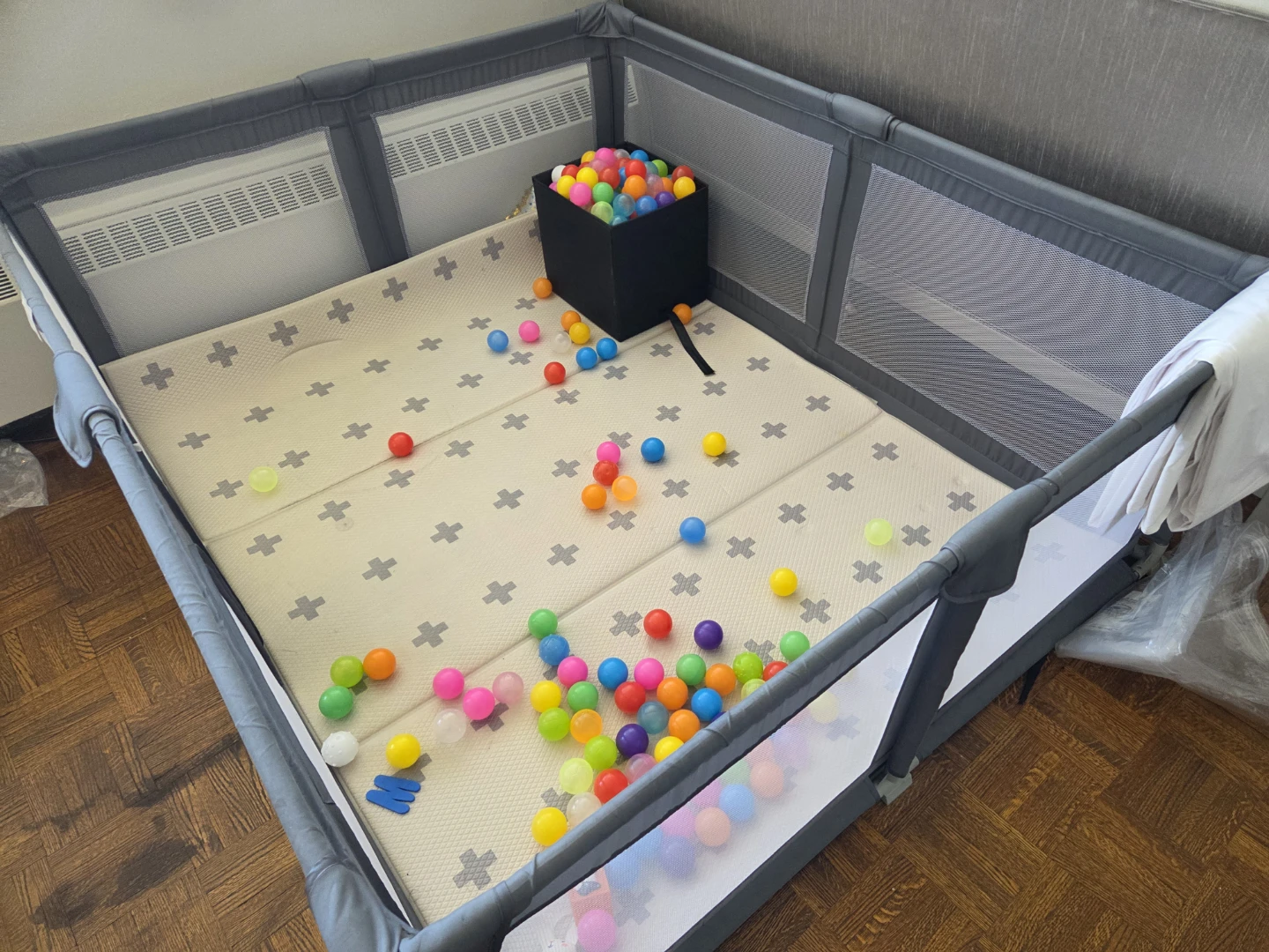 Baby Playpen with Mat and Balls