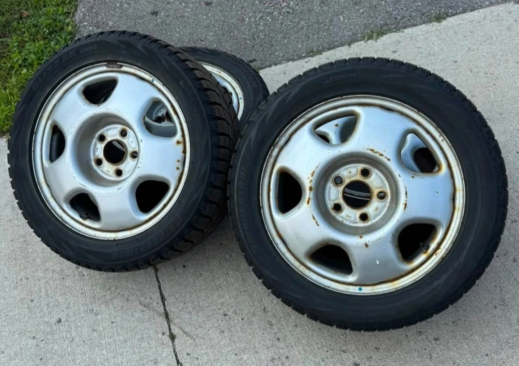LIKE NEW Honda Accord Winter Tires on OEM Honda rims. 5x114.3. - photo 3