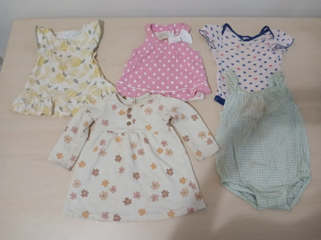 Baby Girl Clothing Bundle 6 to 12 month 🏈