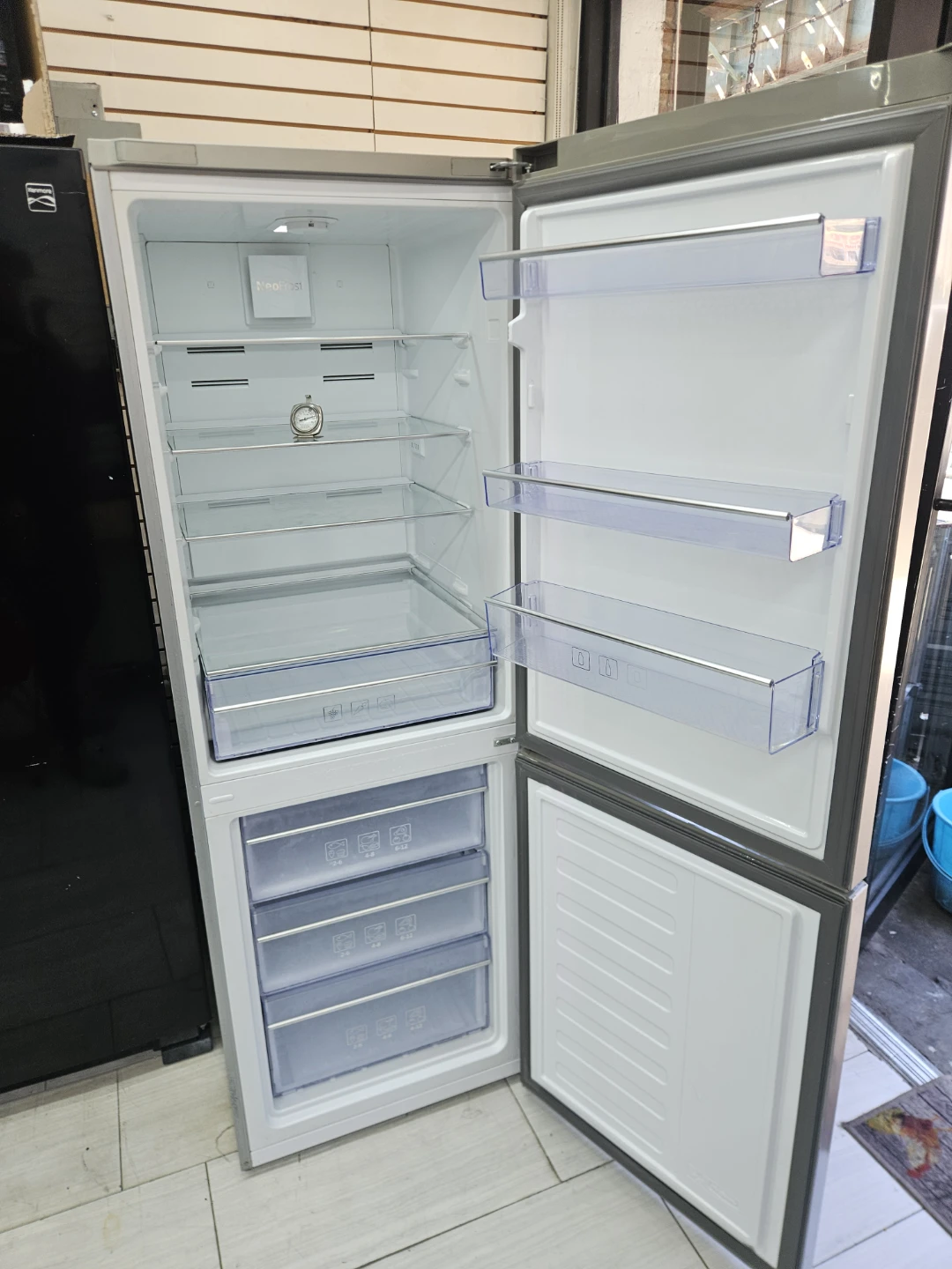 Beko Neofrost Bottom-Freezer Refrigerator - photo 2
