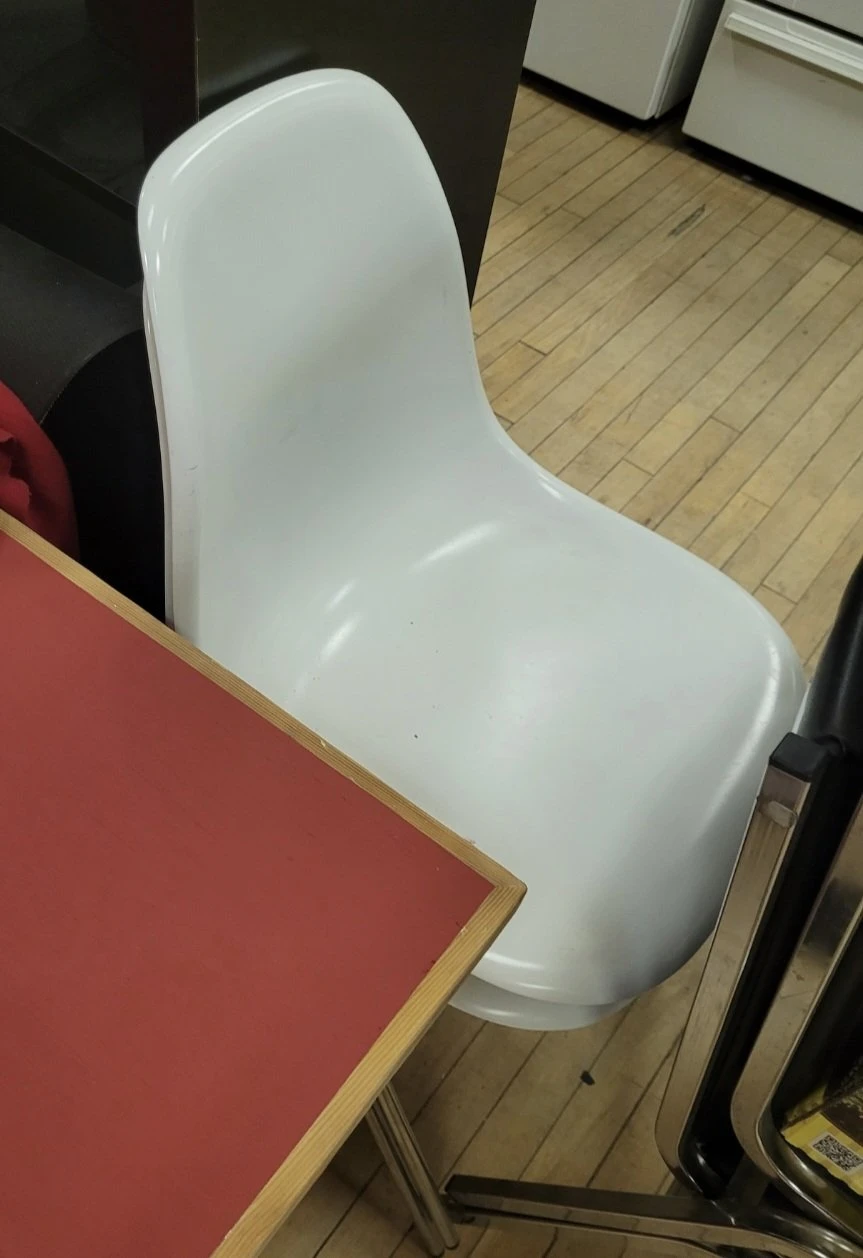 Red Table and 2 White Chairs Set - photo 2