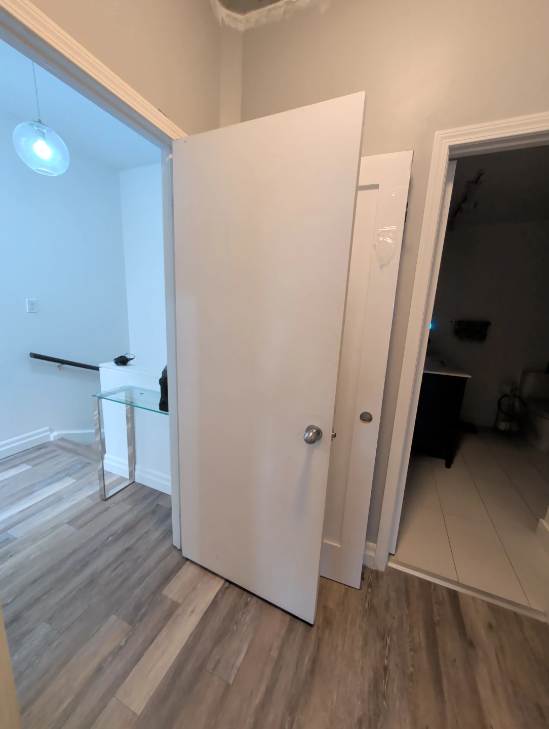 White interior door- knobs and hinges x7 - photo 2
